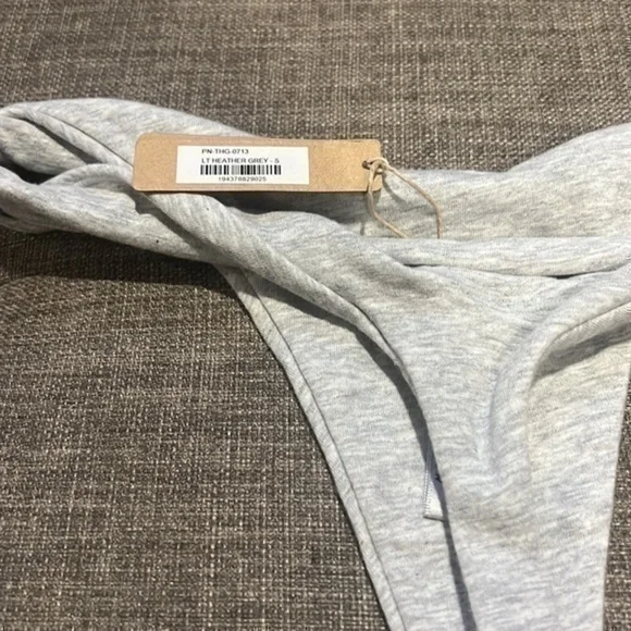 Skims Twist Thong - Picture 11 of 12